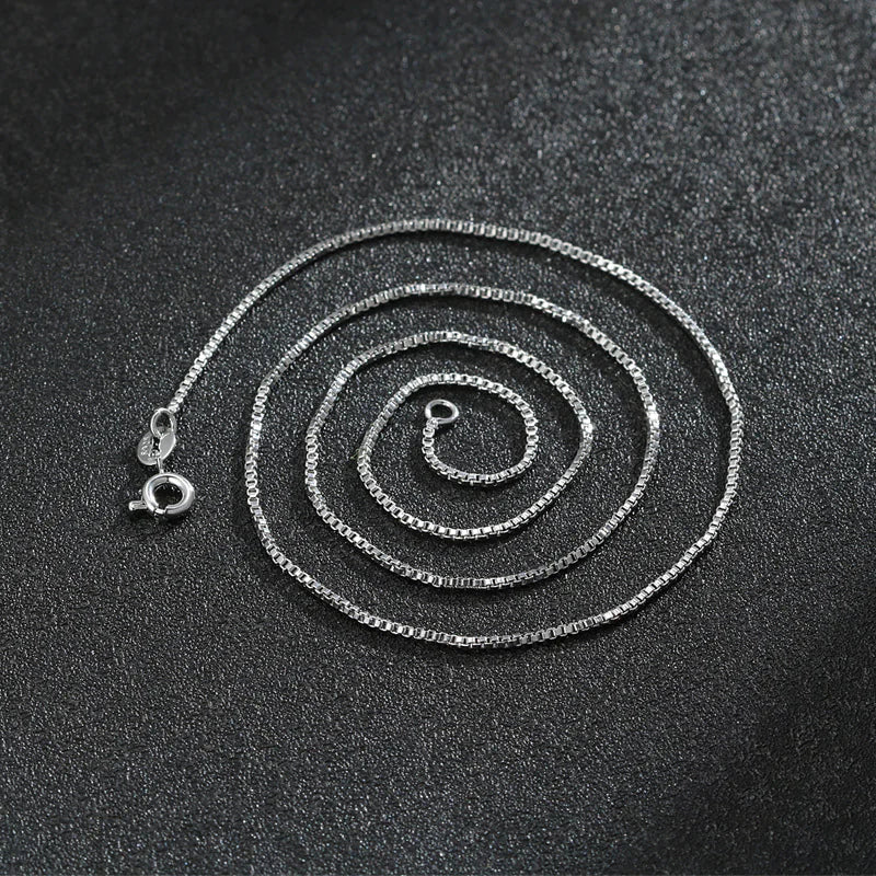 18-Inch Short Square Pendant Necklace