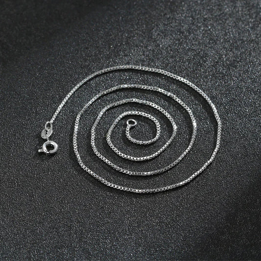 18-Inch Short Square Pendant Necklace