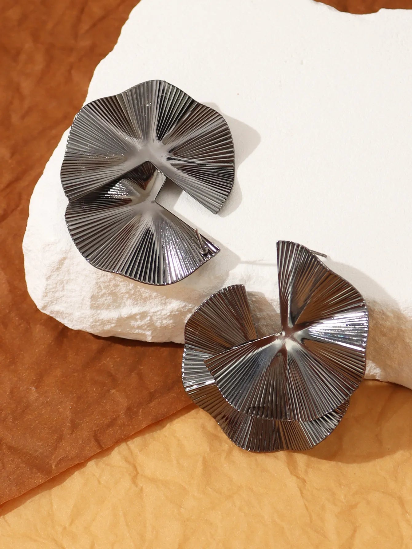 Metal Irregular Scallop Earrings