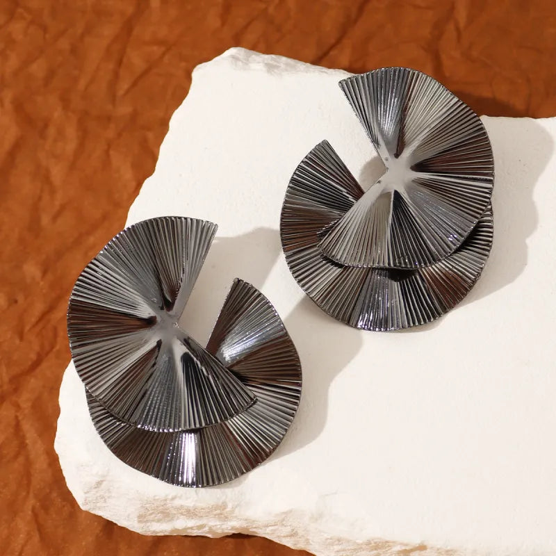 Metal Irregular Scallop Earrings